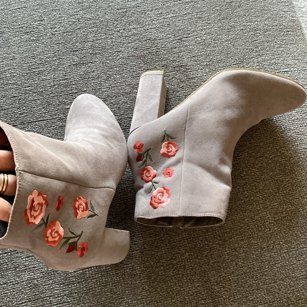 Report Macy’s Suede Embroidered Suede Heel Ankle Bootie Boot Zara 10 NWOT - Picture 5 of 15